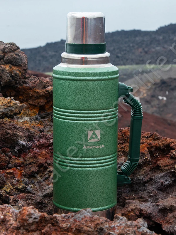Термос для напитков Арктика 'УАЗИК' 2,2л Зелёный 106-2200P Термос для напитков Арктика 'УАЗИК' 2,2л Зелёный 106-2200P